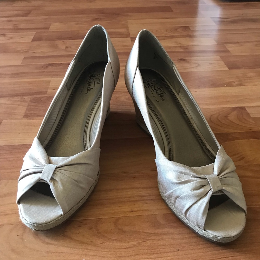 EUC Lifestride Beige Silk Wedge